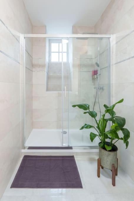 Appartement Lumineux Avec Cour Chaumont  Ngoại thất bức ảnh